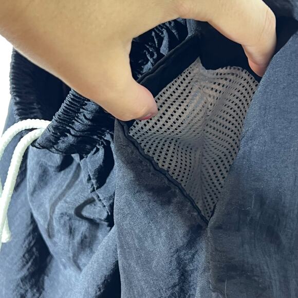 Vintage 80s Sunrays Black Swishy Shorts - Small - Picture 13 of 16